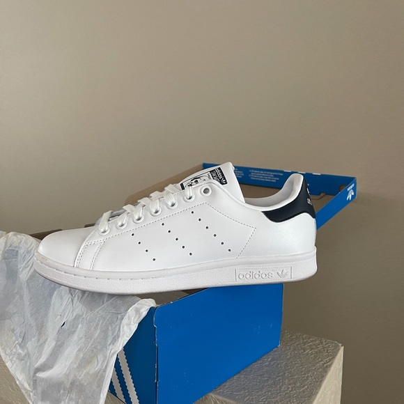 Brand new nothing but tried on size 7 women blue and white STAn Smith - Picture 4 of 4